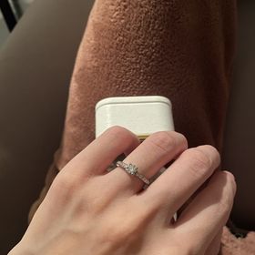 【ブシュロン(BOUCHERON)の口コミ】 ブシュロンの代表的なシリーズの中のキャトルシリーズを選びました。こち…