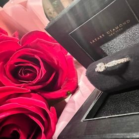 【ラザール ダイヤモンド(LAZARE DIAMOND)の口コミ】 今回購入した指輪の決めてはダイヤモンドの輝きが他の店頭で見たものと比…