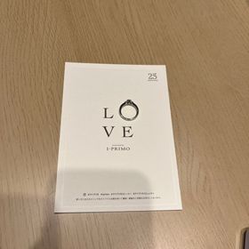 【アイプリモ(I-PRIMO)の口コミ】 パートナーが希望したデザインで、中央のダイヤの両隣にもダイヤがあり、…