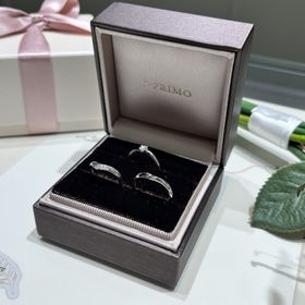 【アイプリモ(I-PRIMO)の口コミ】 婚約指輪との重ね付けをした時に、綺麗に見えるデザインなのと、少しでも…