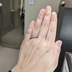 【俄(にわか)の口コミ】 ウェーブがかかった、ダイヤモンドが入っていている指輪を探していました…
