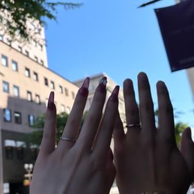 【ラザール ダイヤモンド(LAZARE DIAMOND)の口コミ】 とてもきれいなデザインでシンプルだけどきらきらとダイヤが輝いているこ…