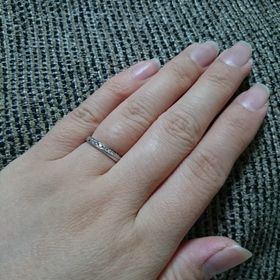 【4℃ BRIDAL(ヨンドシーブライダル)の口コミ】 細身の指輪が好きで何件かお店を見てまわりましたが、4℃のこちらの指輪が…