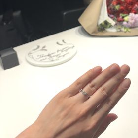 【ラザール ダイヤモンド(LAZARE DIAMOND)の口コミ】 さりげなさと特別感を兼ね備えた指輪だと思います。元々考えていた、ウェ…
