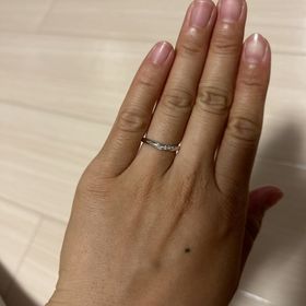 【ケイウノ ブライダル(K.UNO BRIDAL)の口コミ】 えくぼというキーワードの指輪。
2人で笑いの絶えない家庭を築くというコ…