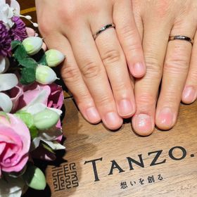 【TANZO.(鍛造指輪)の口コミ】 槌目のデザインを選びましたが彼の指輪の内側に私の誕生石を、私の指輪の…