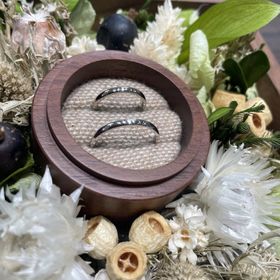 【鎌倉彫金工房の口コミ】 材質はプラチナとホワイトゴールドを選びました。婚約指輪と合わせても違…