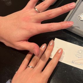 【ケイウノ ブライダル(K.UNO BRIDAL)の口コミ】 このデザインの魅力はシンプルで洗練された外観に加えて、マス留めという…