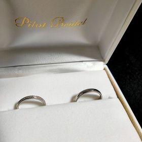 【PILOT BRIDAL(パイロットブライダル)の口コミ】 彼女も喜んでくれて、満足のいく指輪が出来ました。

サイズや、刻印など…