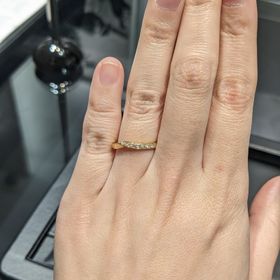 【ラザール ダイヤモンド(LAZARE DIAMOND)の口コミ】 指輪の種類はそこまで多いわけではないと思います。
私はシルバーとゴール…