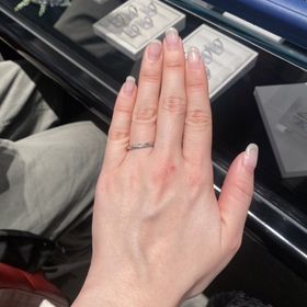 【銀座ダイヤモンドシライシの口コミ】 ダイヤ付きの結婚指輪が欲しくていろいろと検討していましたが、中でもダ…