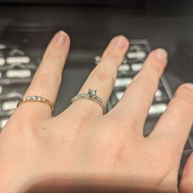 【エクセルコダイヤモンド(EXELCO DIAMOND)の口コミ】 デザインはシンプルながらもシックな印象を受けました。
ダイヤモンドにこ…