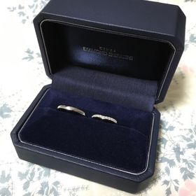 【銀座ダイヤモンドシライシの口コミ】 他ブランドの婚約指輪との重ね付けの相性が良いものを探していて、ちょう…