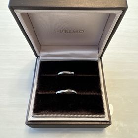 【アイプリモ(I-PRIMO)の口コミ】 女性の指輪はダイヤモンドが10個入っていて、
どの角度から見てもとても綺…