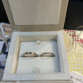 【AMOUR AMULET(アムール・アミュレット)の口コミ】 プラチナとゴールドの2色使いがとても素敵で、カラーがゴールドやピンクゴ…