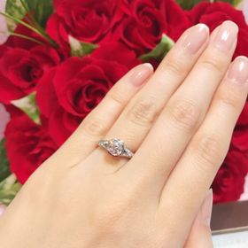 【ブルガリ(BVLGARI)の口コミ】 見た瞬間に「これ！」と思うほど素敵なデザインだったので決めました。
ダ…