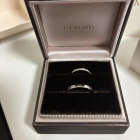 【アイプリモ(I-PRIMO)の口コミ】 指輪の太さが細く指が綺麗に見える。内側に日付、名前のイニシャルに加え…