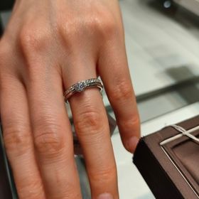 【アイプリモ(I-PRIMO)の口コミ】 初めに指輪探しするならアイプリモ。通説に乗っ取り試着しました。王道シ…