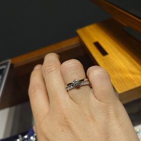 【銀座ダイヤモンドシライシの口コミ】 ハーフエタニティで、太めの指輪を探していました。お値段も良心的で、社…