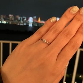 【ケイウノ ブライダル(K.UNO BRIDAL)の口コミ】 妻がシンプルな服装が好きなので、シンプルながらも拘りがあるこの指輪を…