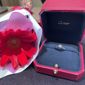 【カルティエ(Cartier)の口コミ】 歴史あるデザインでカッコ良いです。なによりカルティエの婚約指輪を付け…