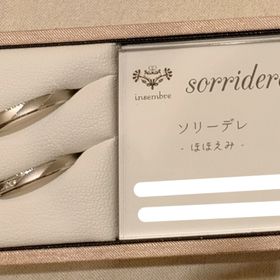 【insembre(インセンブレ)の口コミ】 個人的にはシンプルなデザインが好きなので、カーブがかかったようなデザ…