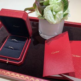 【カルティエ(Cartier)の口コミ】 デザインはシンプルなものでプラチナの指輪を探していたところ、こちらの…