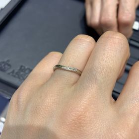 【ROYAL ASSCHER(ロイヤル・アッシャー)の口コミ】 指輪のデザインの決め手は流行に左右されないストレートタイプです。長く…
