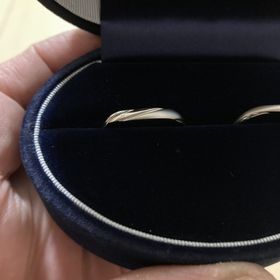 【Something Blue(サムシングブルー)の口コミ】 指輪をつけた際、着け心地がよかった。
指輪を回すことによってデザインが…