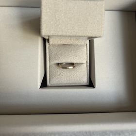 【mina.jewelry(ミナジュエリー)の口コミ】 四角いリングでピンクゴールドとシャンパンゴールドを選んだので肌馴染み…