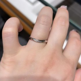 【銀座ダイヤモンドシライシの口コミ】 シンプルで控えめだけどダイヤモンドの輝きが綺麗に見えるデザインに惹か…
