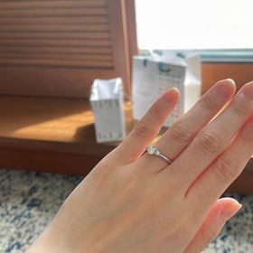 【Flowaves(フロウェーブス)の口コミ】 シンプルながら可愛らしい輝きがとてもテンション上がります。大きめのダ…