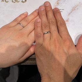 【ラザール ダイヤモンド(LAZARE DIAMOND)の口コミ】 私の指はストレートがおすすめとの事でしたのでストレートですが、斜めの…