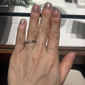 【銀座ダイヤモンドシライシの口コミ】 別のブランドで試着した形について話していたところ、この形をお勧めして…