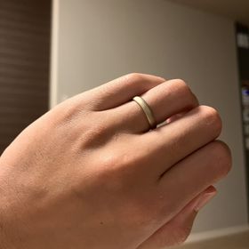 【アトリエフィロンドールの口コミ】 ・シャンパンゴールド（艶消し）の珍しい色味
・自分の肌の色に合う色味
…