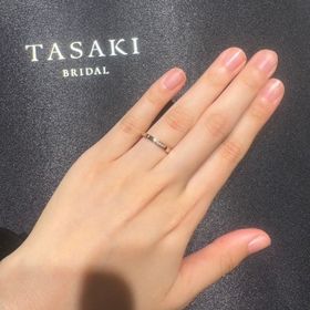 【TASAKI(タサキ)の口コミ】 tasakiオリジナルのサクラゴールドが決め手でした。
私がイエベの為、指輪…