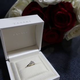 【TASAKI(タサキ)の口コミ】 シンプルかつ王道な三石デザインです。同じ三石でもV字の形のものもありま…
