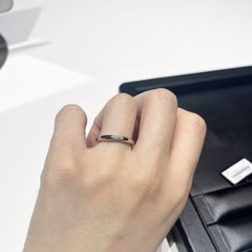 【ラザール ダイヤモンド(LAZARE DIAMOND)の口コミ】 結婚指輪をハーフエタニティタイプのものにするかかなり悩みましたが、や…