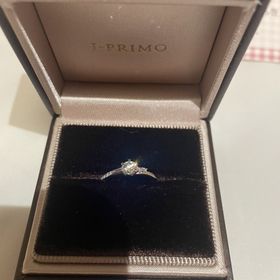 【アイプリモ(I-PRIMO)の口コミ】 デザインがアシンメトリーとなっておりシンプルすぎない。指輪の裏側に色…