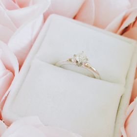 【ブルーリバー(BLUERIVER)】の口コミ カチカチなデザインの指輪も検討しましたが少し可愛らしさも欲しいと思って...