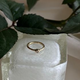 【atelier ST, CAT(アトリエ エスティーキャット)の口コミ】 シンプルなデザインで試着した感じも違和感のない着け心地です。シンプル…