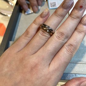 【NIESSING(ニーシング)】の口コミ サイズの合うサンプルがなかったため、指の途中までの試着でしたが、ダイヤ...