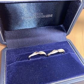 【銀座ダイヤモンドシライシの口コミ】 素材を2種類選ぶことができます。
私たちはどちらもプラチナで統一しまし…