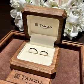 【TANZO.(鍛造指輪)の口コミ】 鍛造で造られたずっしりとした重みと厚み、滑らかな着け心地、輝き、槌目…