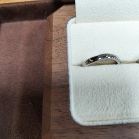 【TANZO.(鍛造指輪)の口コミ】 ・ウェーブのデザインで指によくフィットします。
・鍛造造りのプラチナ製…