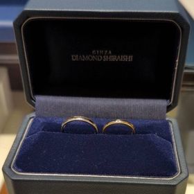【銀座ダイヤモンドシライシの口コミ】 婚約指輪がゴールドのため、結婚指輪もゴールドが入っているものを探して…