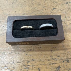 【ついぶ工房の口コミ】 シンプルが好きな人におすすめ。
指輪の太さ、ゴールドの色なども選べます…