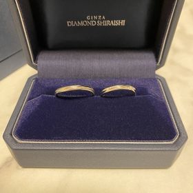 【銀座ダイヤモンドシライシの口コミ】 ウェーブのリング。斜めに傾斜がついたデザインなので正面から見た時はそ…