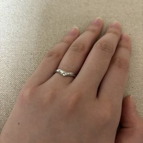 【アイプリモ(I-PRIMO)の口コミ】 V字の指輪なので指が長く綺麗に見えます！ダイヤモンドも入っていてキラキ…