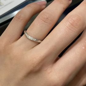 【ROYAL ASSCHER(ロイヤル・アッシャー)の口コミ】 試着した時の着け心地ちのよさ、華やかさが良いです。ダイヤのキラキラも…